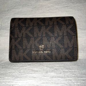 Michael kors jet set charm wallet